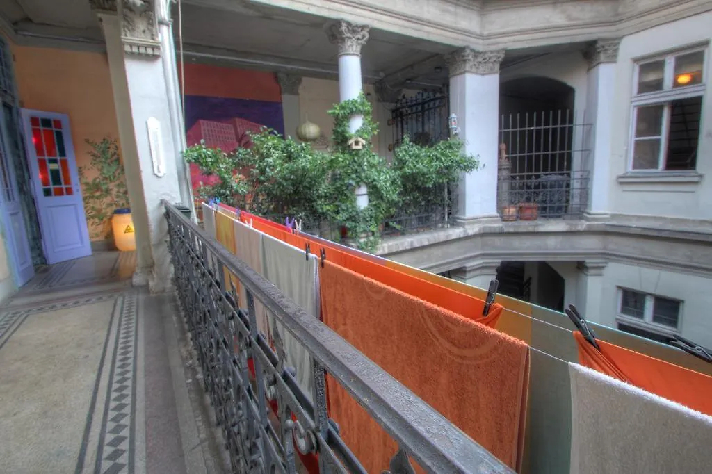 Lavender Circus Hostel, Doubles & Ensuites Budapest 2*,  Ungarn