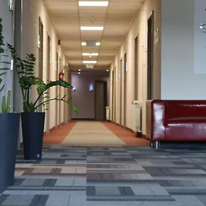 Only 15 Minutes To Center, Free Secure Parking Hotel
