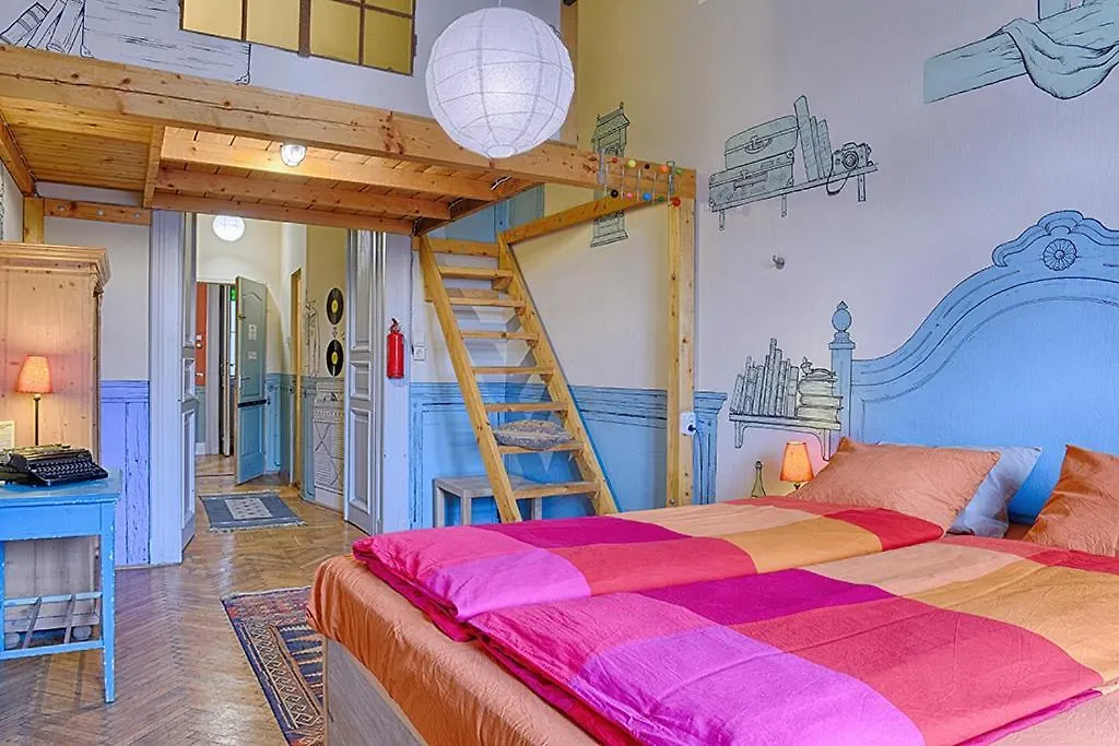 Lavender Circus Hostel, Doubles & Ensuites Budapest Hostel