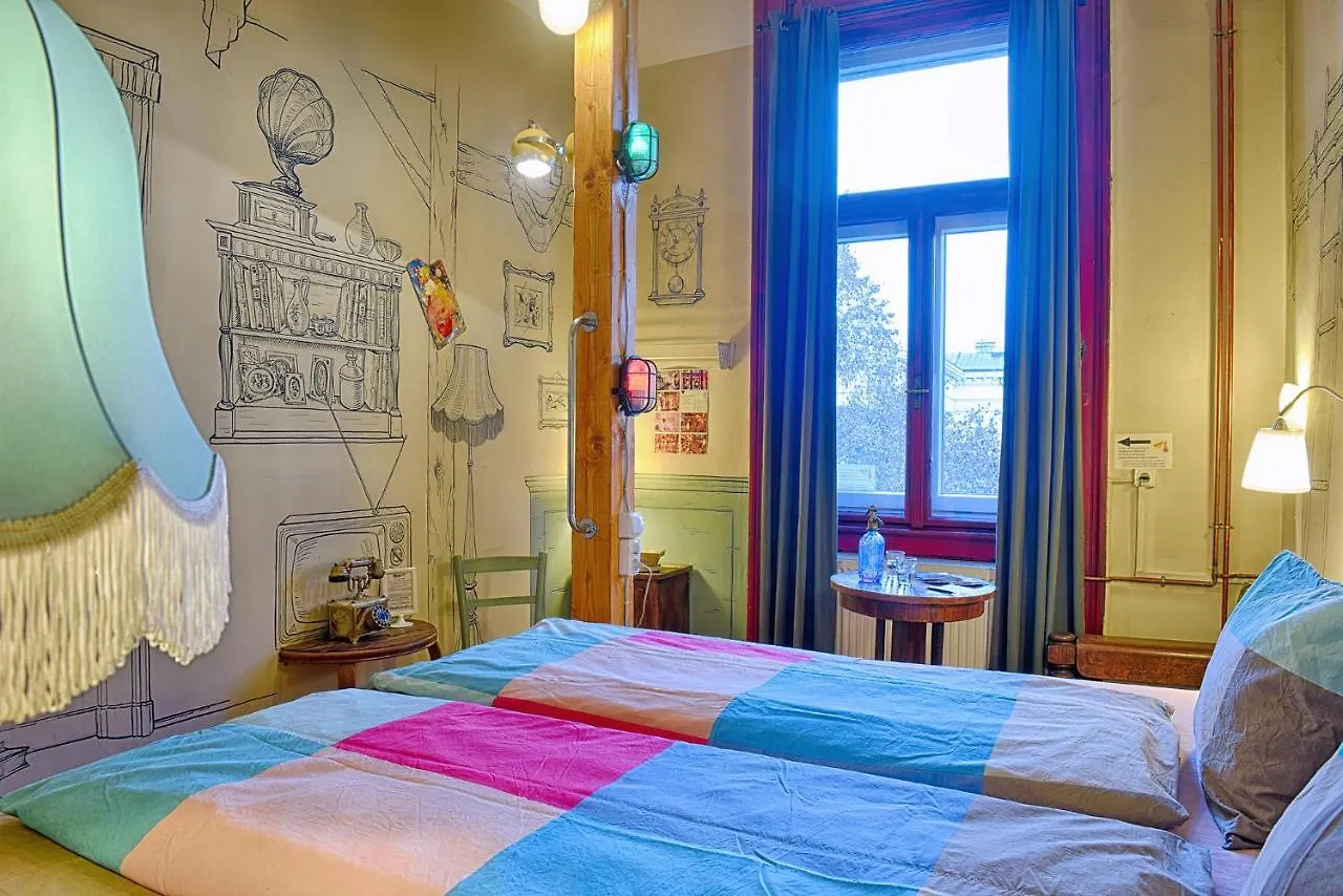 Lavender Circus Hostel, Doubles & Ensuites Budapest Hostel