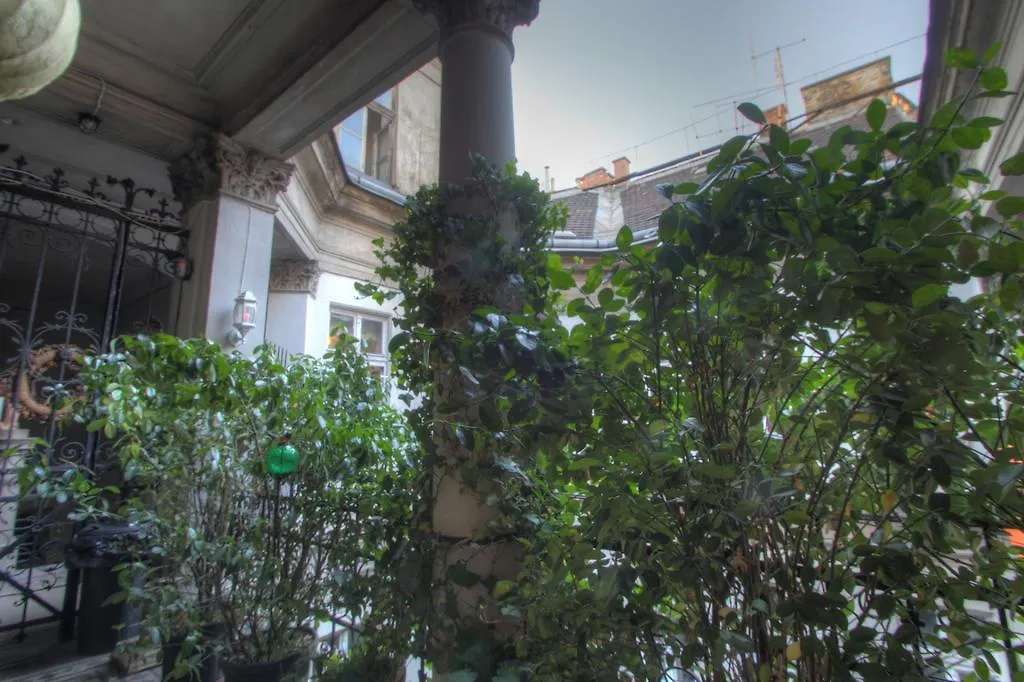 Lavender Circus Hostel, Doubles&Ensuites Budapest Auberge de jeunesse