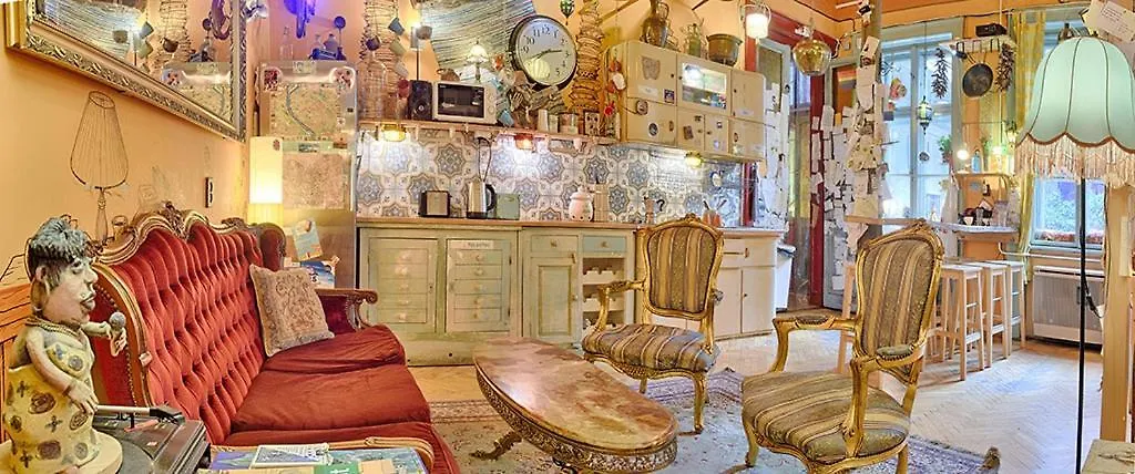 Lavender Circus Hostel, Doubles&Ensuites Budapest